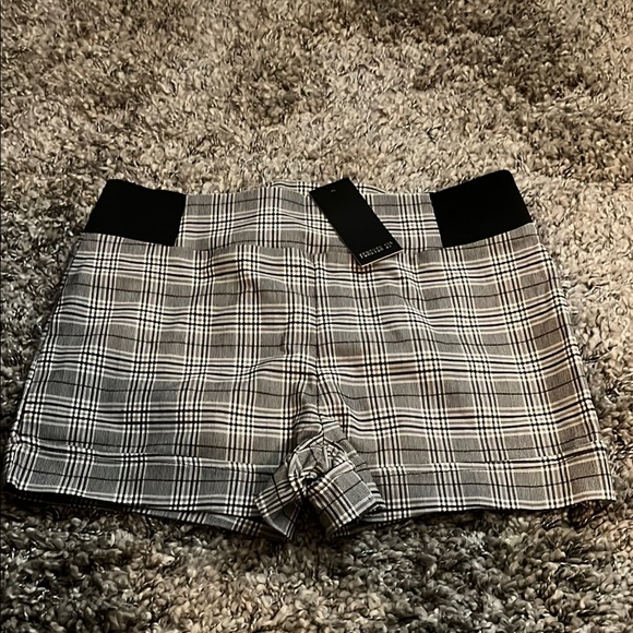 NWT FOREVER21 Short - Picture 1 of 3